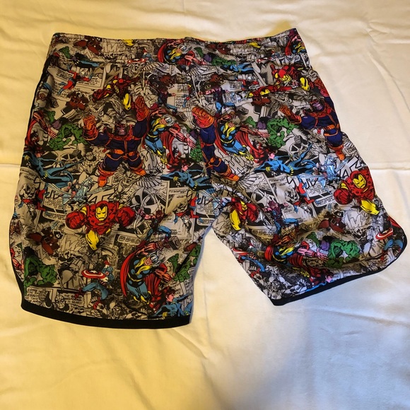 Marvel mens swim trunks medium size - Picture 2 of 3